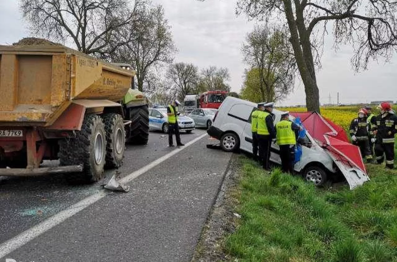 Tragiczny Wypadek Z Udzia Em Ci Gnika Rolniczego Jedna Osoba Nie Yje