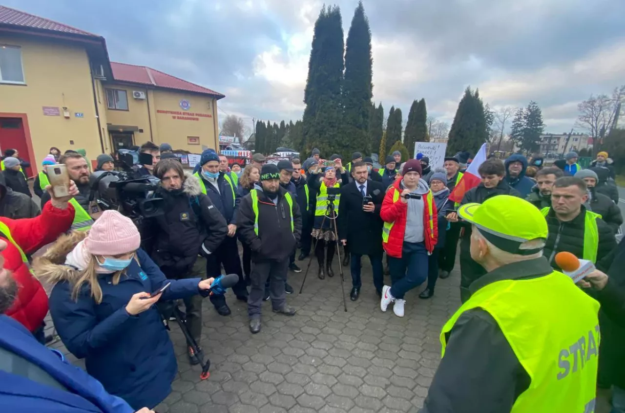 Rolnicy Kontra Urz Dnicy W Baranowie Zaostrza Si Sp R O Centralny