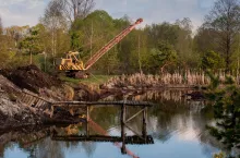 &lt;p&gt;excavator cleans the lake debris, cleans pond silt, deepening the channel&lt;/p&gt;