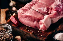 &lt;p&gt;Wieprzowina jest tak samo łatwa do przyrządzenia jak inne gatunki mięsa. Szczególnie niektóre jej elementy jak polędwica, czy schab.&lt;/p&gt;