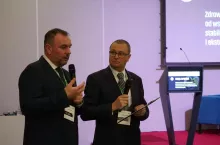 &lt;p&gt;Artur Kozera z Rapool i Tomasz Czubiński z top agrar Polska podczas Sesji Uprawa VIII Forum Rolników i Agrobiznesu&lt;/p&gt;