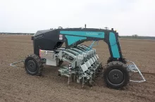 Pfeifer &amp; Langen Polska: autonomiczny robot usuwa chwasty na polach w Wielkopolsce i na Mazowszu