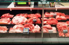 Lada mięsna w sklepie Carrefour (Łukasz Rawa/wiadomoscihandlowe.pl)