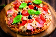 Sekretem udanej pizzy jest ciasto, które powstaje z wysokiej jakości mąki przeznaczonej do wypieku włoskiego placka.