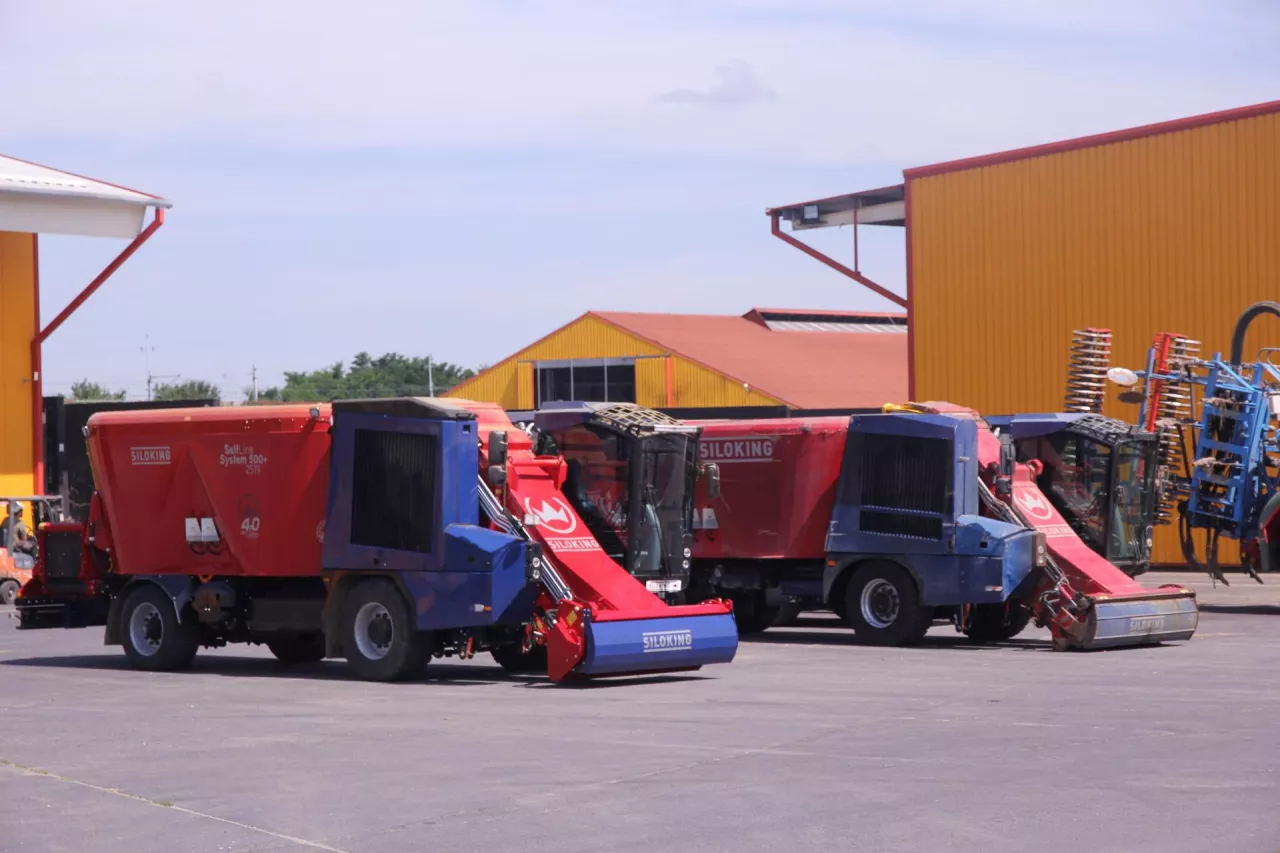 Lepsze jest wrogiem dobrego. Wóz paszowy firmy Siloking przez 6 lat pracy w Sano zdał egzamin na szóstkę. Zastąpił go nowy, niemal identyczny.