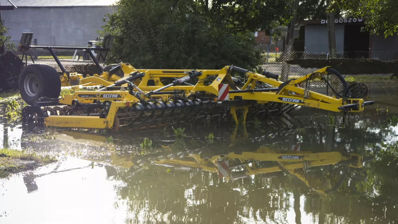 Opolskie, okolice Nysy Klodzkiej i Glucholazow, powodz