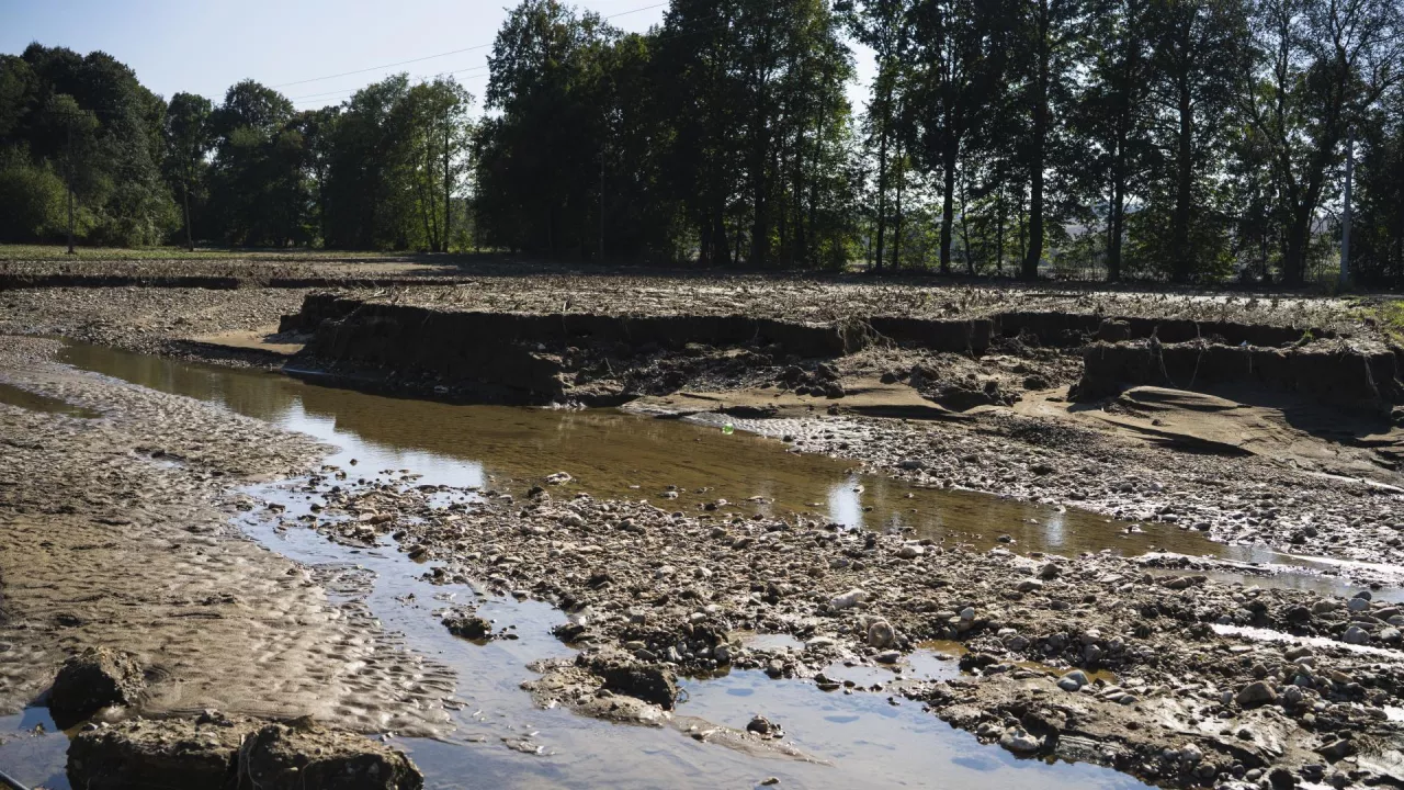 Do naszej Redakcji zgłosiła się jedna z poszkodowanych przez powódź rolniczek. Mimo, że woda wyrządziła w jej gospodarstwie olbrzymie straty otrzymała bardzo niską pomoc. Czy to znów wina nieprzemyślanego systemu, a pomoc dla poszkodowanych rolników to bujda na resorach?