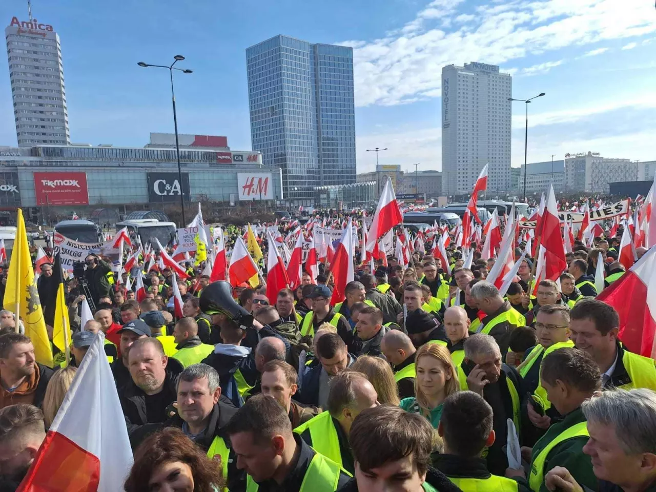 Rolnicy szykują się na szefową KE. ”Przywitamy tego szkodnika w Warszawie”