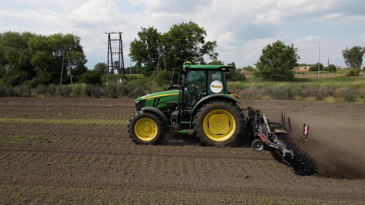 Pielniki gwiazdowe poszerzyły ofertę firmy Agro-Tom. Wiosną ubiegłego roku sprawdziliśmy w polu model o szerokości 6,5 m.