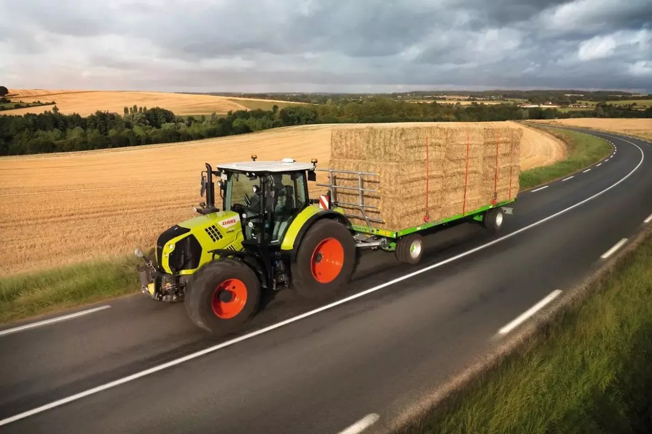 Nowoczesne rolnictwo wymaga inteligentnych rozwiązań. Claas Arion 570 Cmatic oferuje moc, oszczędność paliwa i niezrównany komfort pracy.