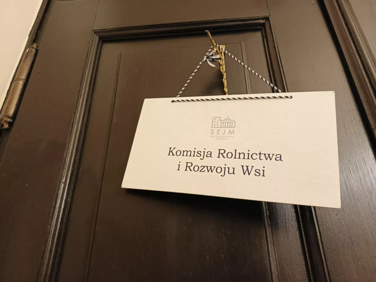 20 lutego, na wniosek grupy posłów Prawa i Sprawiedliwości, zwołano specjalne posiedzenie sejmowej Komisji Rolnictwa i Rozwoju Wsi