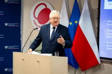 Minister rolnictwa i rozwoju wsi Czesław Siekierski prezentuje priorytety polskiej prezydencji w UE podczas konferencji prasowej