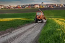 Jaka kara dla rolnika za błoto i inne zanieczyszczenia na drodze?