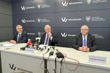 Marek Woźniak – marszałek województwa wielkopolskiego (od lewej), Czesław Siekierski – minister rolnictwa i rozwoju wsi, Krzysztof Grabowski – wicemarszałek województwa wielkopolskiego.