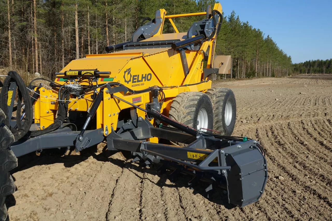 SCORPIO 550 DOKŁADNIE ZBIERA KAMIENIE