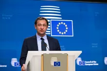Komisarz Christophe Hansen podczas konferencji prasowej po posiedzeniu AGRIFISH, Bruksela, marzec 2025