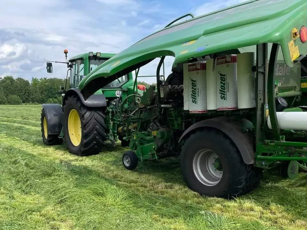 Jak rolnik może zaoszczędzić 20 tys. zł na owijaniu siana lub kiszonki?