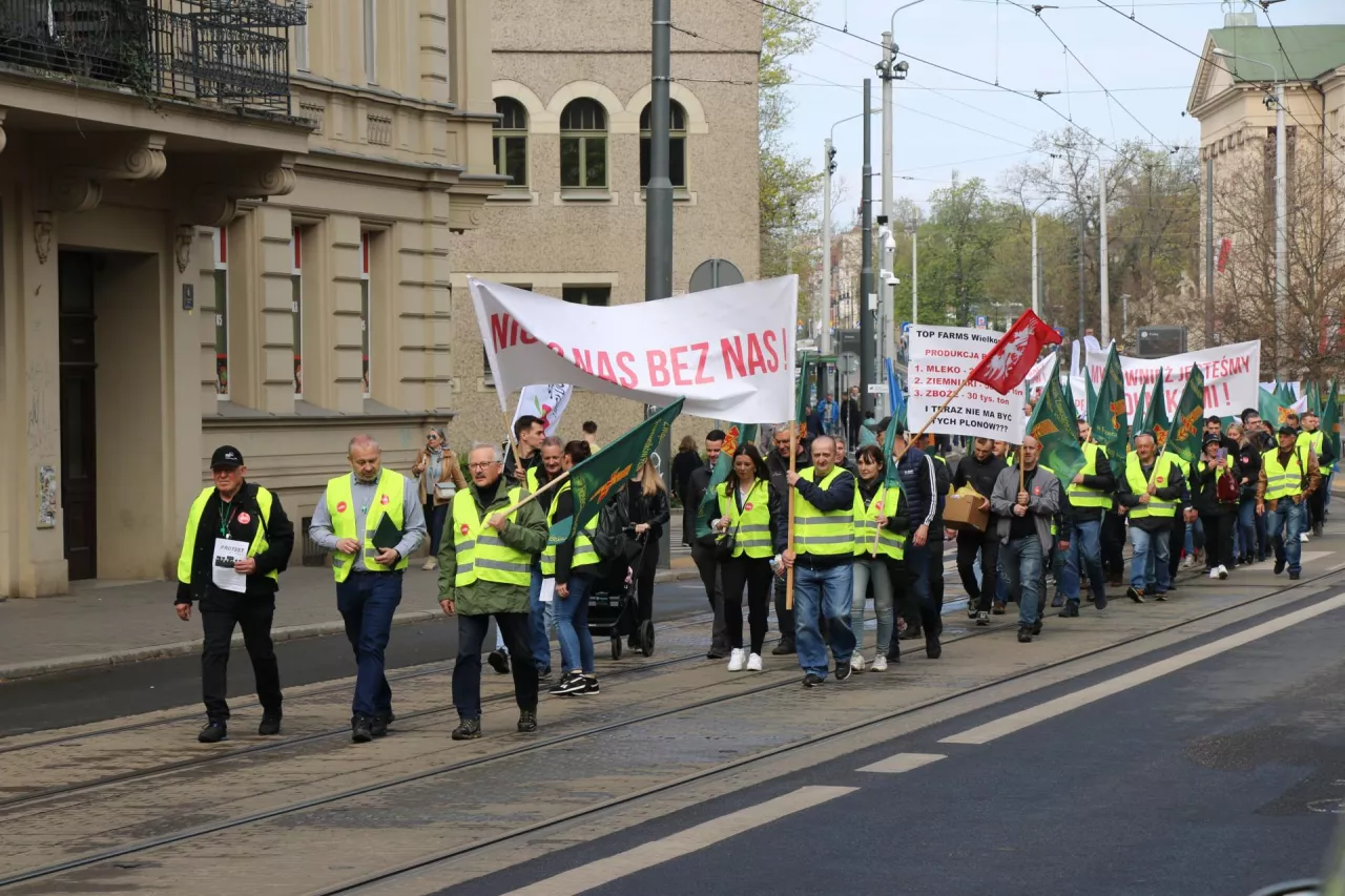 Protest pod KOWR w Poznaniu. ”Walczymy o polskie rolnictwo i miejsca pracy”
