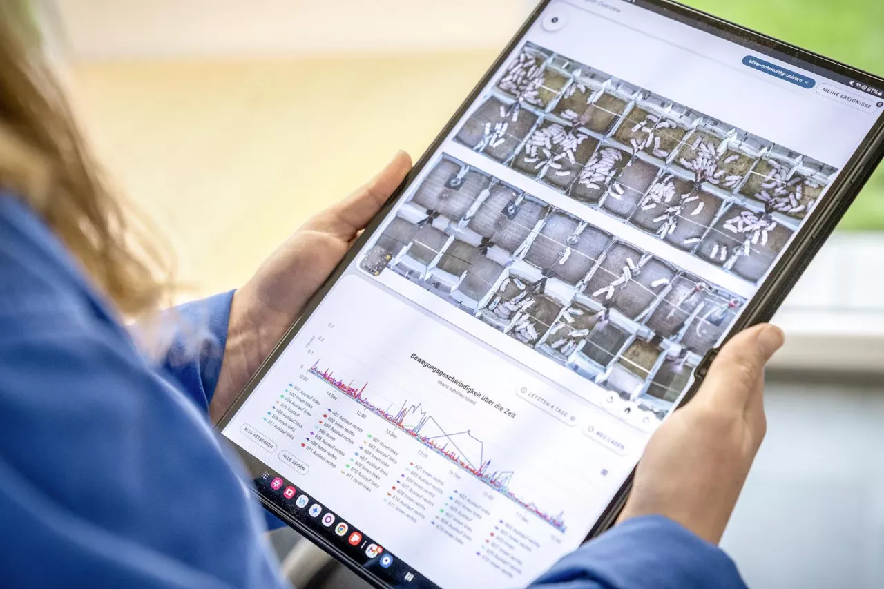 Rolnicy, lekarze weterynarii i doradcy mogą przeglądać analizy przez tablet lub aplikację mobilną. (Źródło: Schildmann)