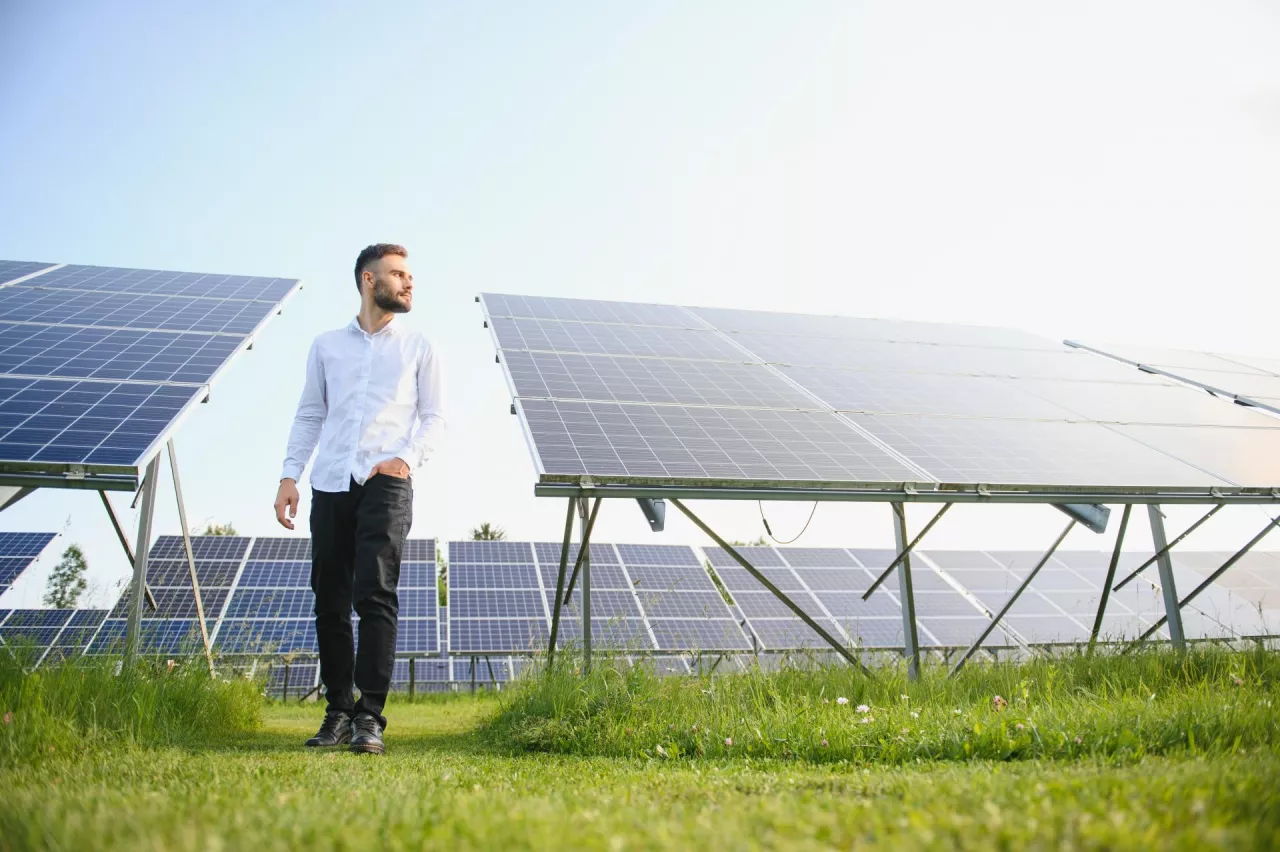 Upadłość firmy zakładającej fotowoltaikę – co rolnik może zrobić w tej sytuacji