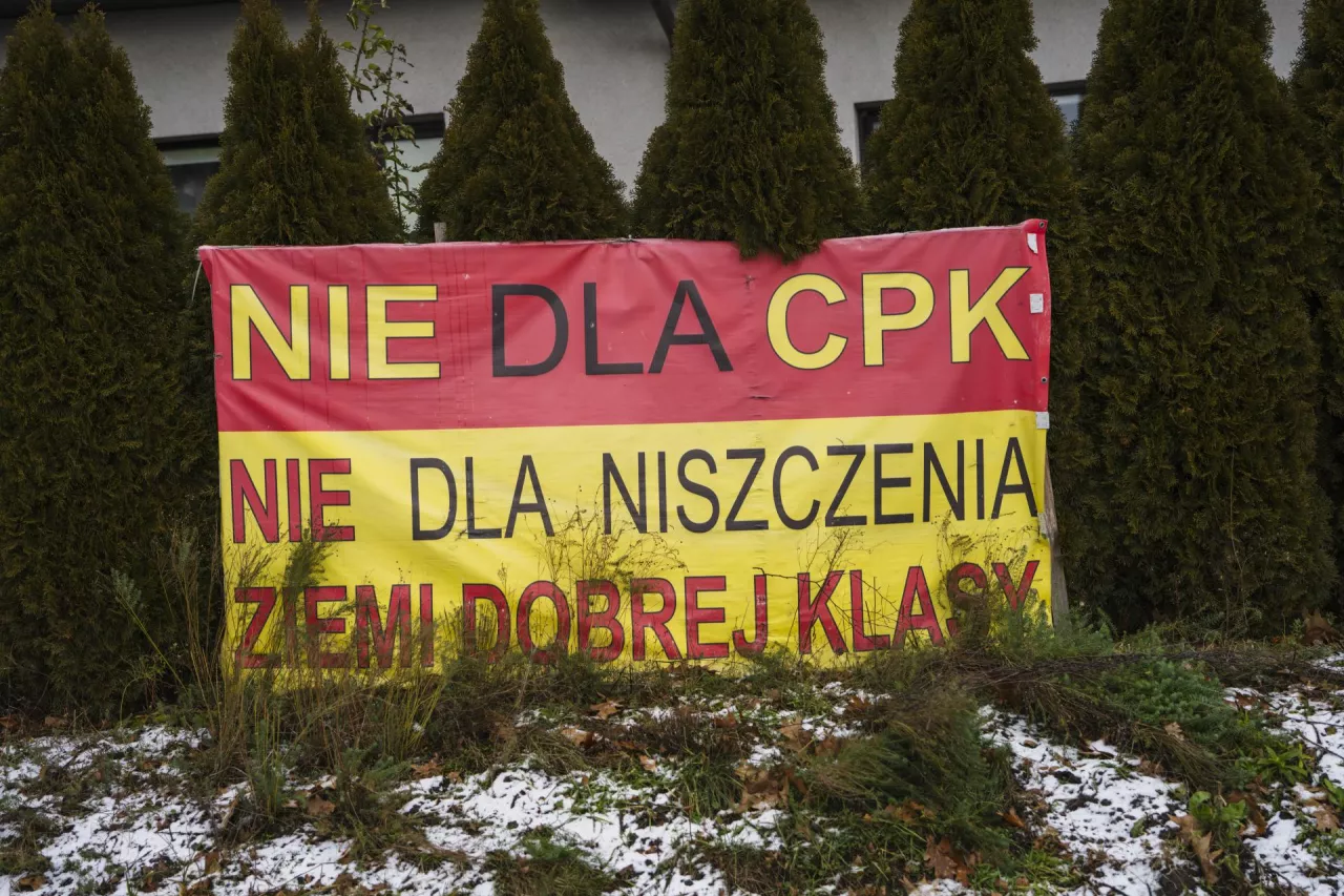 Pierwszy raz w historii wywłaszczenia nieruchomości mają odbywać się na rzecz spółki CPK, czyli spółki prawa handlowego, a nie Skarbu Państwa. Więc nawet w przypadku zablokowania całej inwestycji ziemia nie wróci już do rolników.