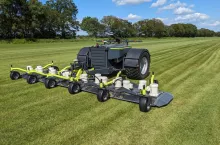 W ramach projektu AgriRobot zaprezentował swój nowy prototyp – Eco-Clipper AM 5. To w pełni elektryczna, autonomiczna kosiarka, która ma znaleźć zastosowanie m.in. w pielęgnacji trawników i koszeniu terenów zielonych.