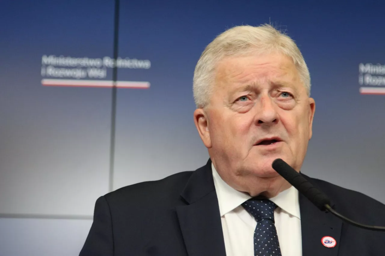 Oceniamy to jako decyzję o charakaterze politycznym, dlatego zwracamy się do Komisji Europejskiej. To jest jawna dyskryminacja polskich firm, które nie mogą eksportować na obszar Węgier – zaznaczył Czesław Siekierski
