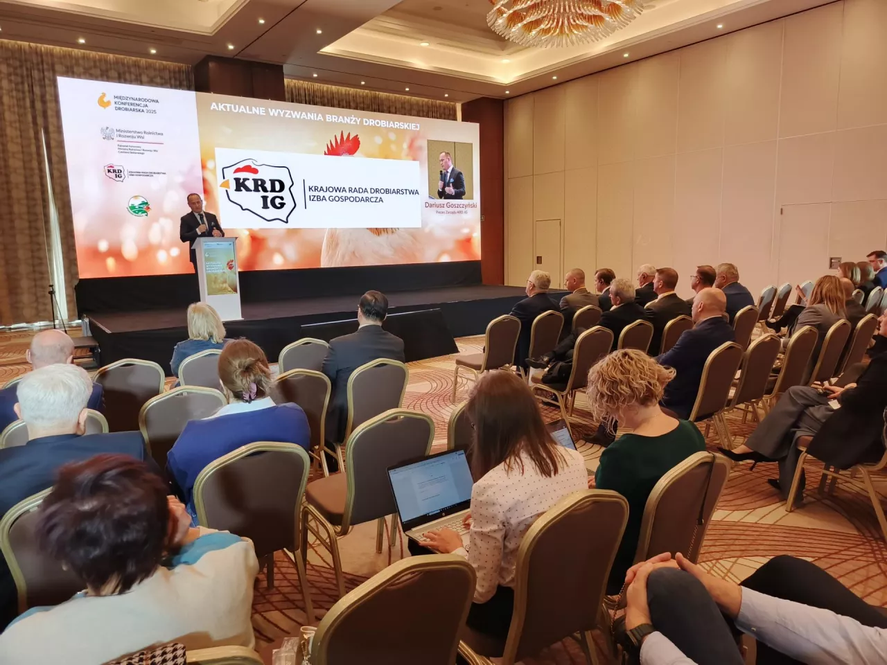 16 maja w Warszawie odbyła się Międzynarodowa Konferencja Drobiarska 2025 zorganizowana przez Krajową Radę Drobiarstwa – Izbę Gospodarczą oraz Ministerstwo Rolnictwa i Rozwoju Wsi