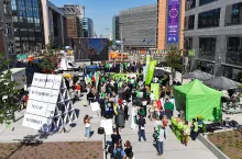 Demonstracja rolników w dzielnicy europejskiej w Brukseli pod budynkiem Komisji Europejskiej. 