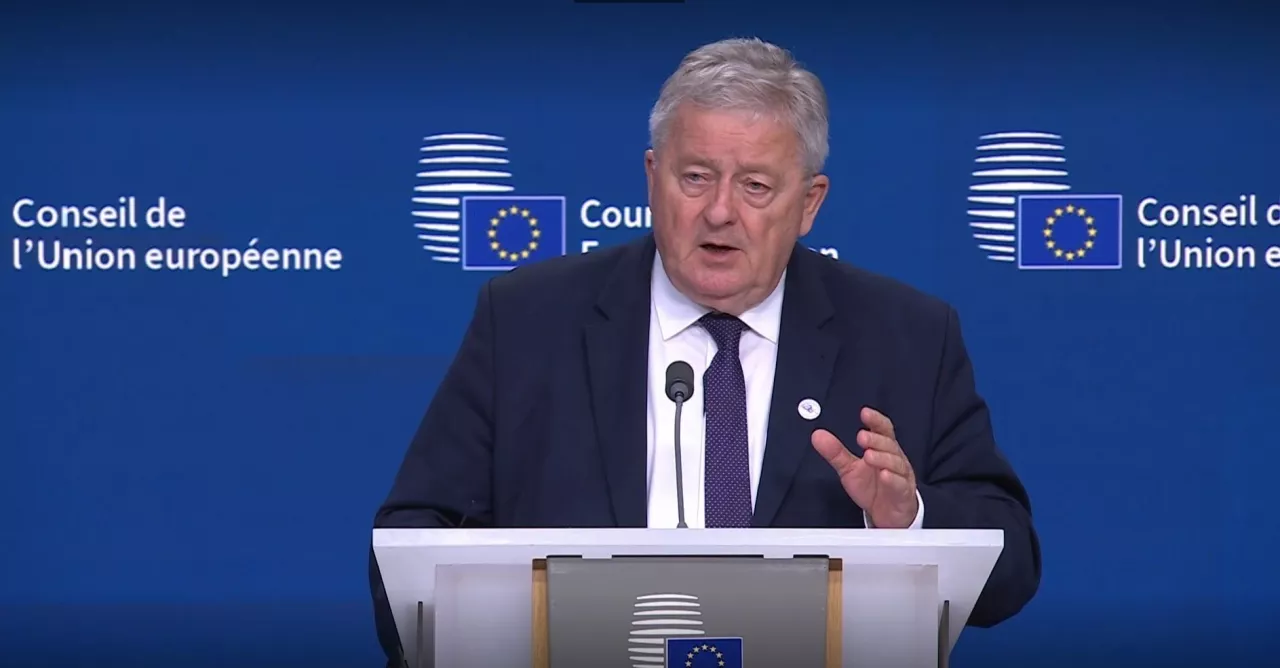 Bruksela, 26 maja 2025 r. Minister rolnictwa Czesław Siekierski przewodniczy konferencji prasowej po posiedzeniu Rady UE ds. Rolnictwa (AGRIFISH). Wystąpienie dotyczyło pakietu uproszczeń WPR i sporu o kompetencje między AGRIFISH a Radą Ogólną.