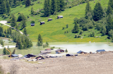 Lawina kamienno-lodowa w Blatten w szwajcarskich Alpach.