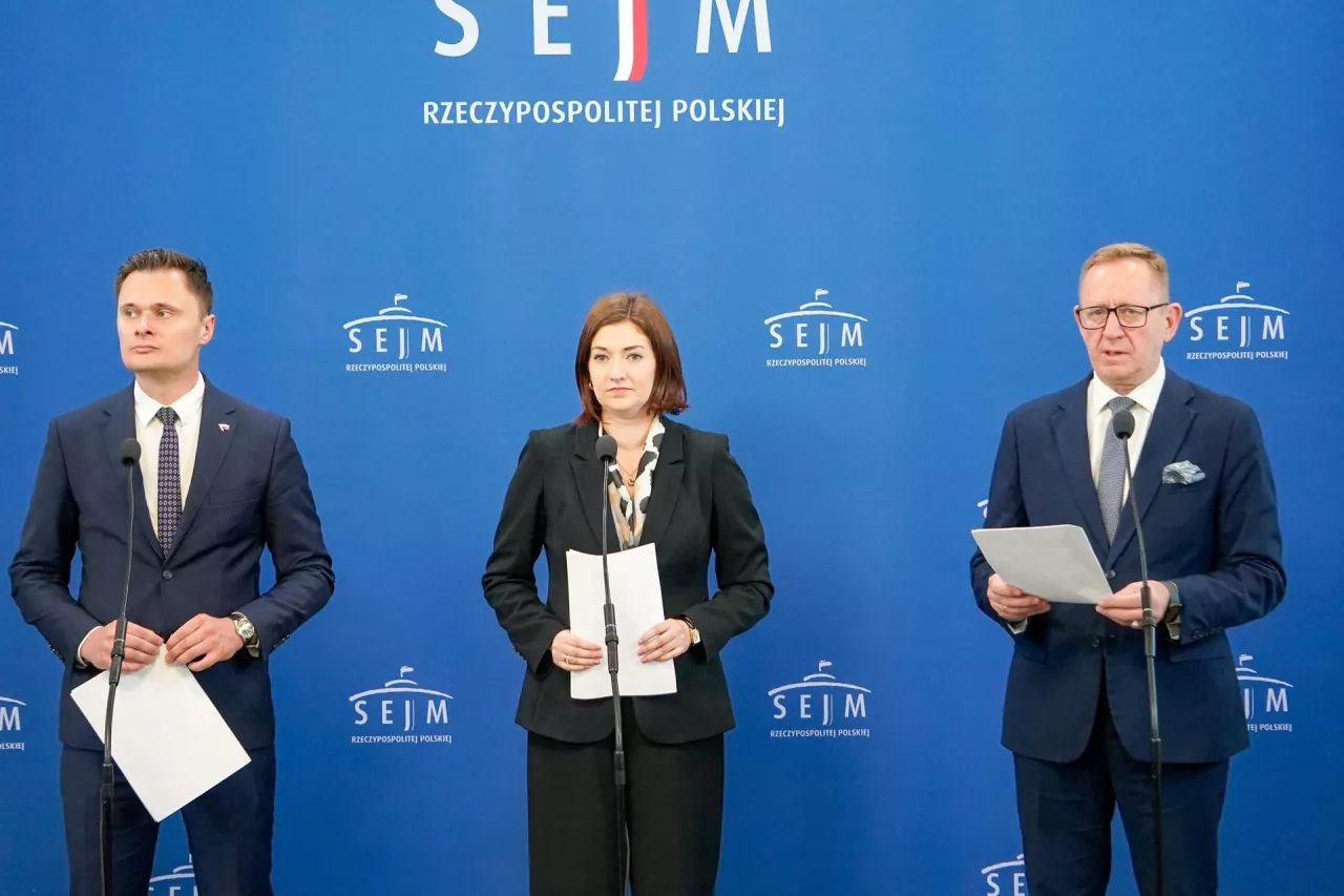 Posłowie PiS zorganizowali w Sejmie konferencję prasową