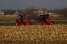 592041