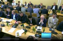 Posiedzenie Komisji Rolnictwa i Rozwoju Wsi Sejmu RP z 10 lipca 2025 r., podczas którego odbyło się pierwsze czytanie czterech projektów uchwał sprzeciwiających się umowie handlowej UE z państwami Mercosur. Komisja przyjęła projekt uchwały (druk nr 980), w którym Sejm wyraża sprzeciw wobec przyjęcia tej umowy w obecnym kształcie, podkreślając brak gwarancji jakości i bezpieczeństwa żywności.