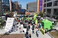 Demonstracja rolników w dzielnicy europejskiej w Brukseli pod budynkiem Komisji Europejskiej.