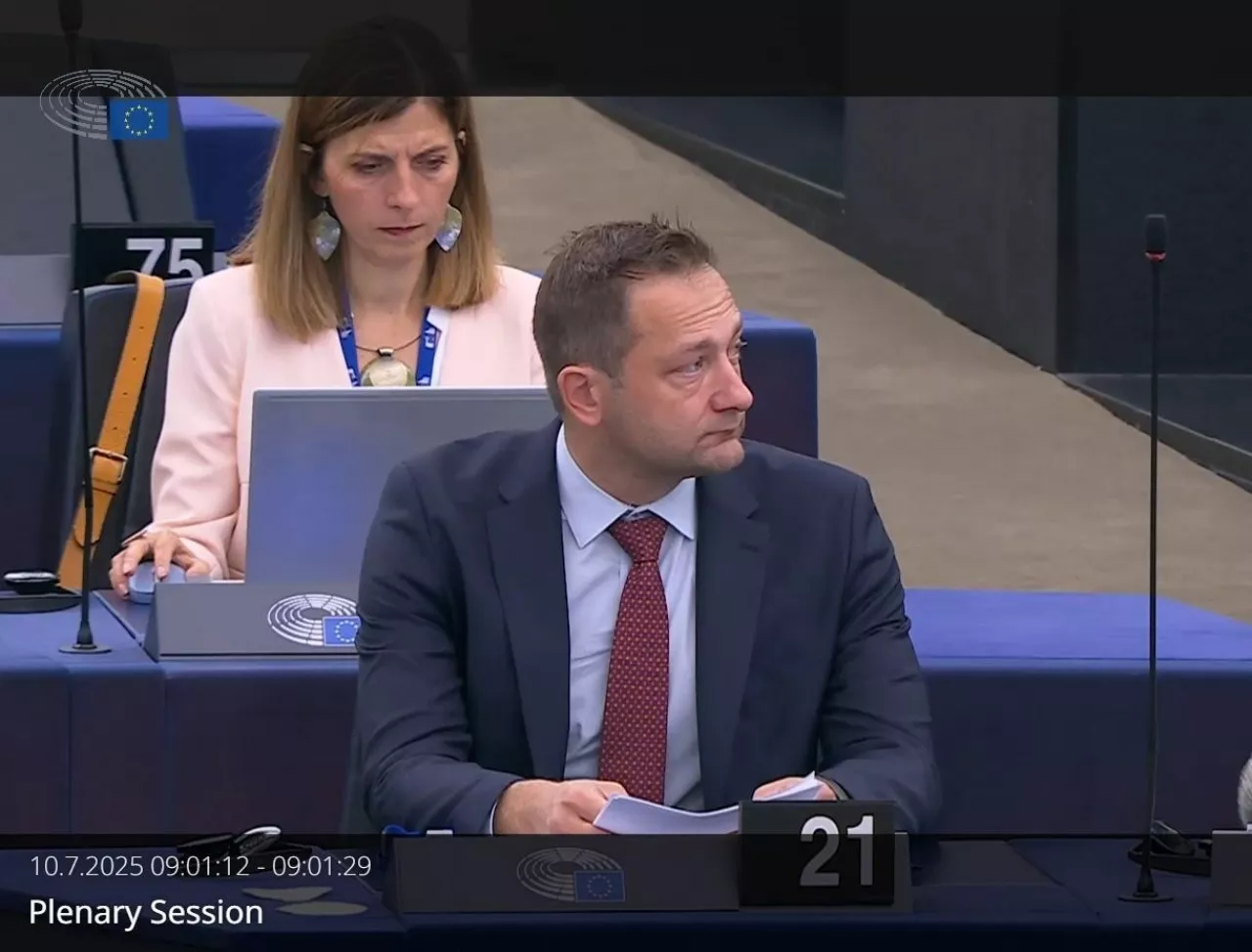 Christophe Hansen podczas debaty w Parlamencie Europejskim 10 lipca 2025 r. Ze strony posłów pod adresem komisarza padło wiele cierpkich słów