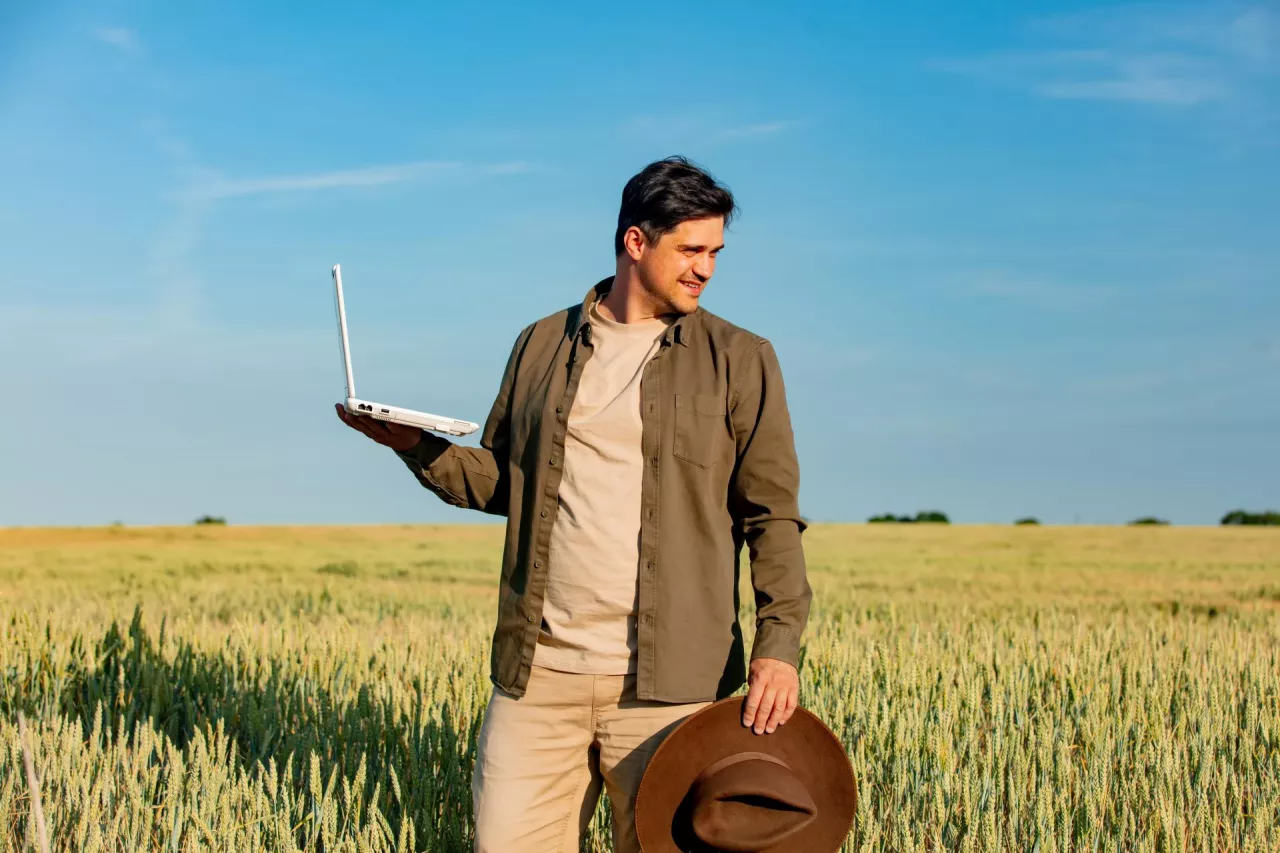 Działalność nierejestrowana: ile rolnik może zarobić w 2025 roku, aby zachować limity?