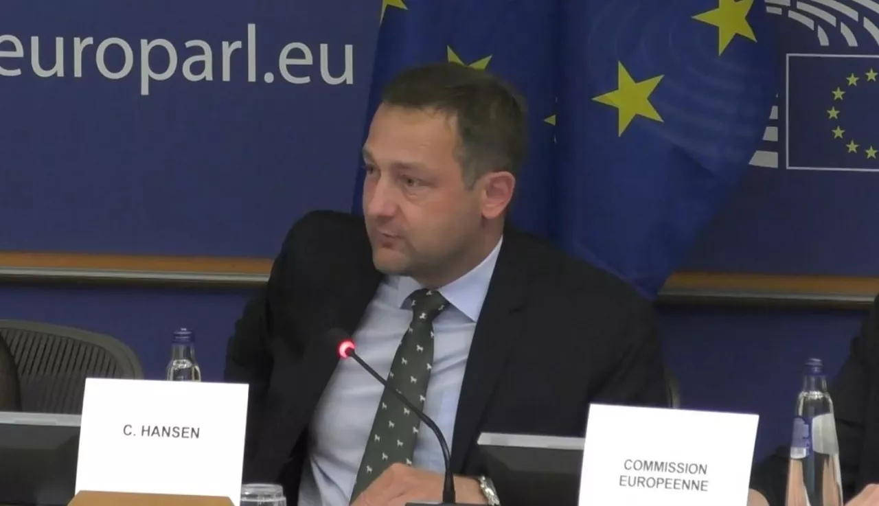 komisarz Christophe Hansen podczas prezentacji nowego budżetu WPR na Nadzwyczajnym Posiedzeniu Komisji Rolnictwa PE 16 lipca 2025 r.