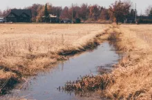 Czy rolnik potrzebuje zgody na przebudowę rowu melioracyjnego