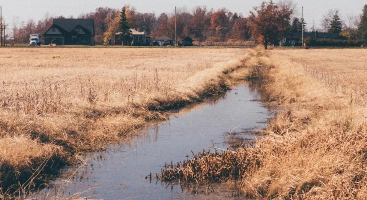 Czy rolnik potrzebuje zgody na przebudowę rowu melioracyjnego