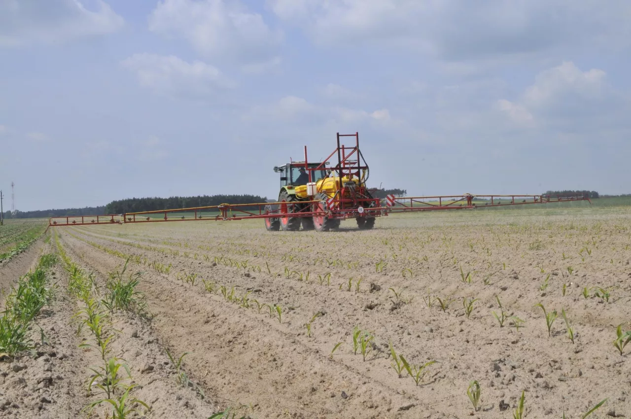 oprysk, oprysk pola, granica od sąsiada