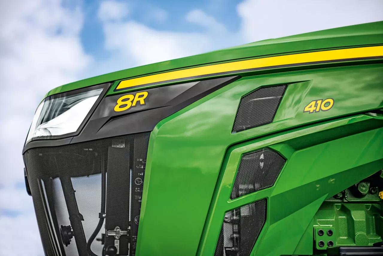 John Deere 8R 410 - ciągnik, który zmienia zasady gry na placu budowy