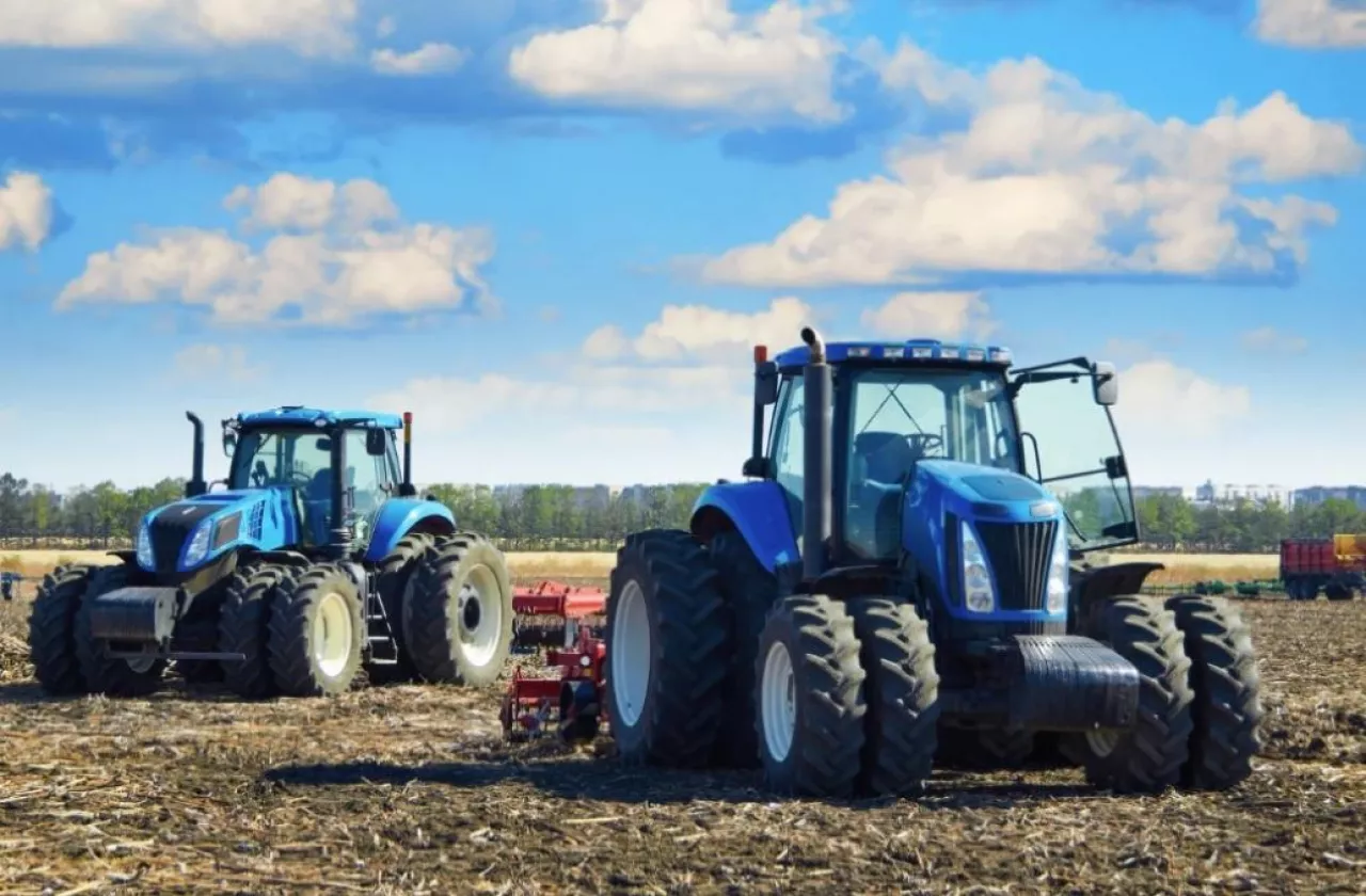 maszyny rolnicze, ciągnik, ciągnik na polu