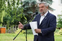 Jan Krzysztof Ardanowski przemawia w ogrodach Kancelarii Prezydenta RP