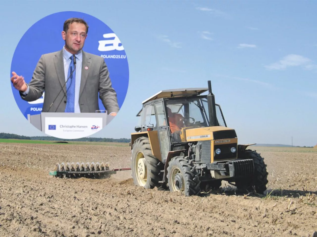 Rolnik pracujący w polu. W tle portret Christophe&#039;a Hansena, komisarza ds. rolnictwa UE. Zestawienie pokazuje napięcie między praktyką a unijną wizją rozwoju wsi.