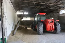 pszenica na magazynie płaskim