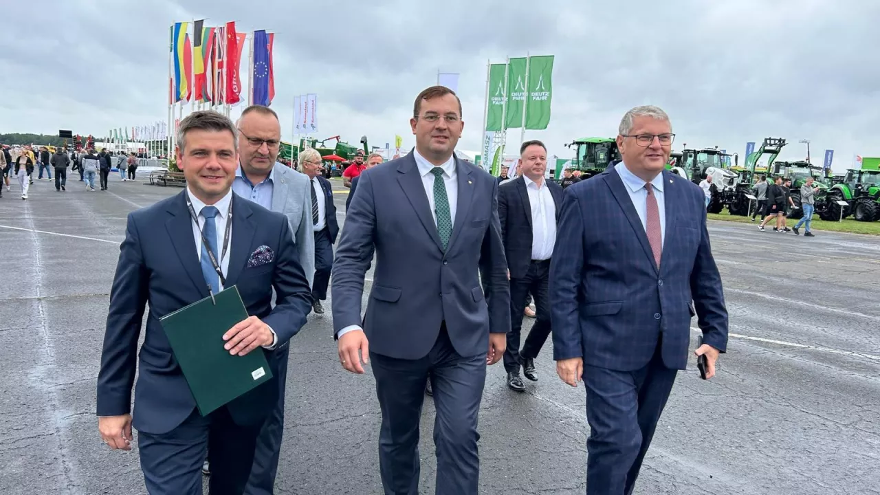 Stefan Krajewski, minister rolnictwa na Agro Show w Bednarach