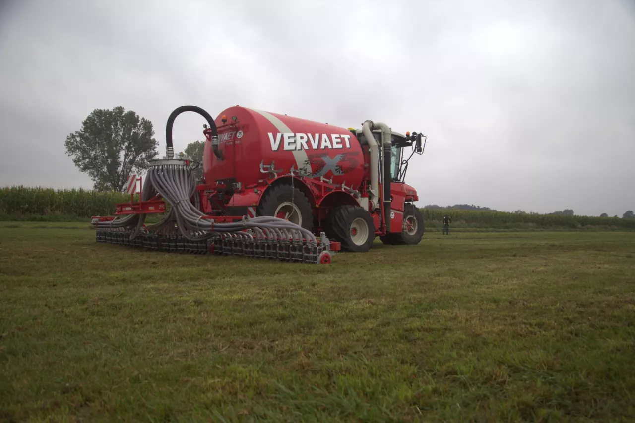 gnojowica na łąkach TUZ aplikacja doglebowa szczelinowa