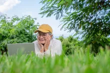 Załóż konto! Dlaczego KRUS zachęca seniorów do korzystania z rachunku bankowego?