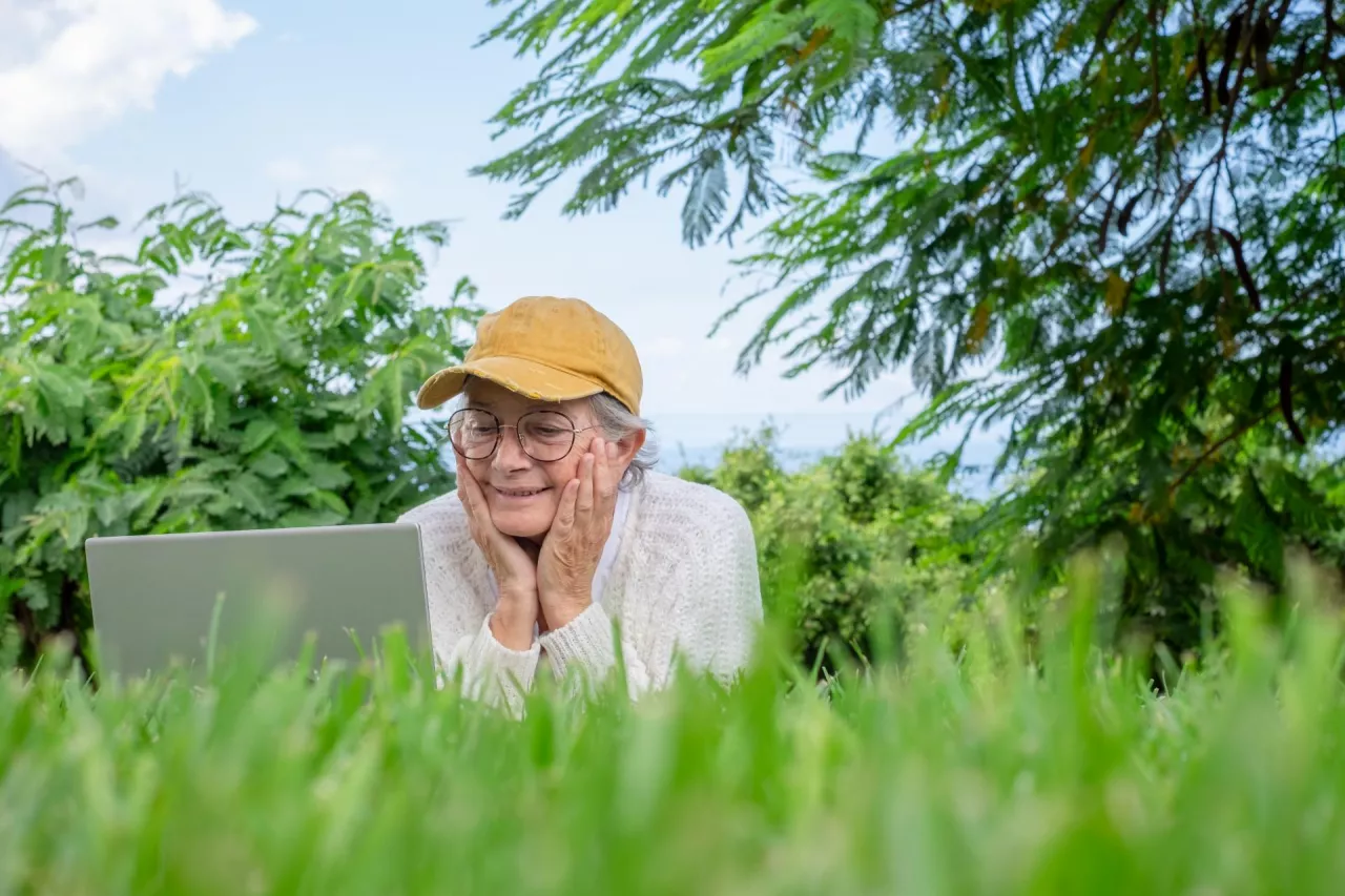 Załóż konto! Dlaczego KRUS zachęca seniorów do korzystania z rachunku bankowego?